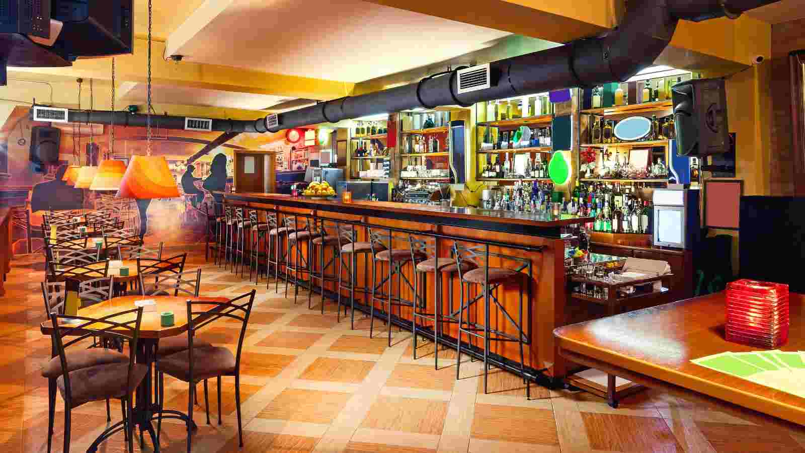 Royal pub with foreign drinks, best in Nightlife Pondicherry.